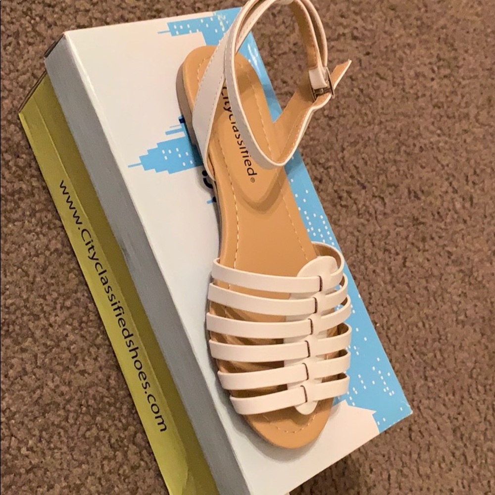 Sandals - Picture 3 of 6